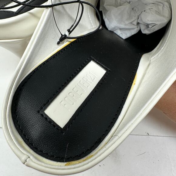 Forever 21 JL-Hollywood 3 Mules Women's Size 8.5 White Pointed Toe Patent - Picture 6 of 7